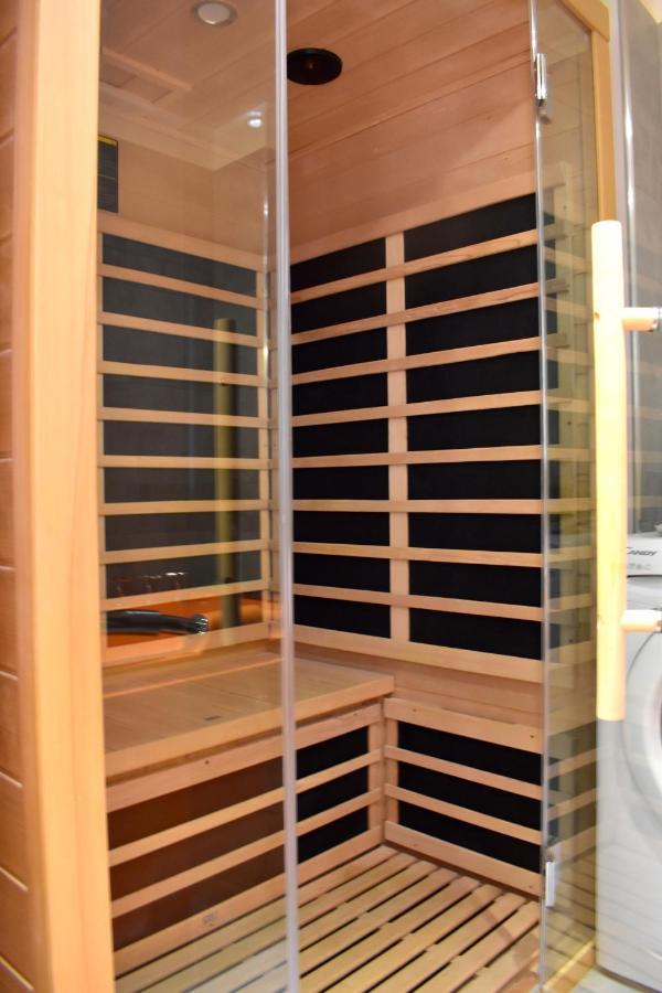New Central Rooftop With Private Wellness, Sauna & Whirlpool Bath Прага Екстериор снимка