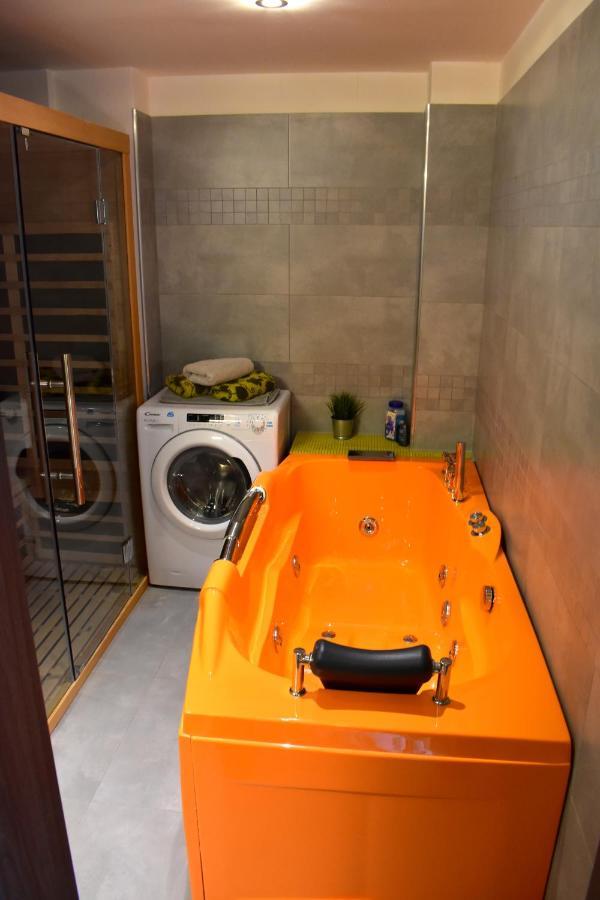 New Central Rooftop With Private Wellness, Sauna & Whirlpool Bath Прага Екстериор снимка