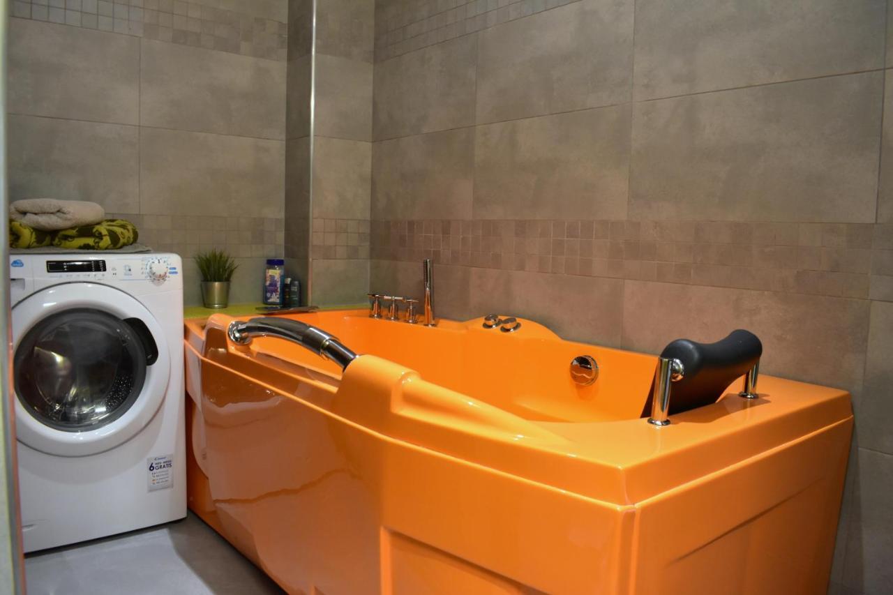 New Central Rooftop With Private Wellness, Sauna & Whirlpool Bath Прага Екстериор снимка