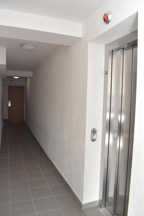 New Central Rooftop With Private Wellness, Sauna & Whirlpool Bath Прага Екстериор снимка